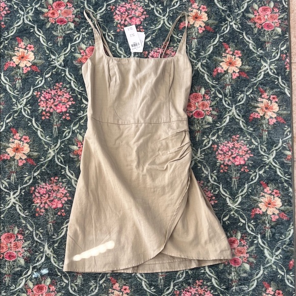 Abercrombie & Fitch Dresses & Skirts - Abercrombie & Fitch square neck wrap mini dress
